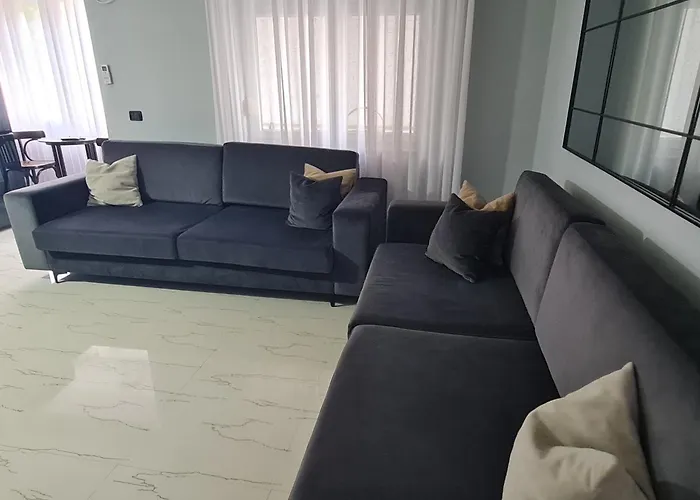 Appartamento Edi's Apartments-cozy In The Center Tirana