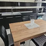 Edi's Apartments-cozy In The Center * Tirana