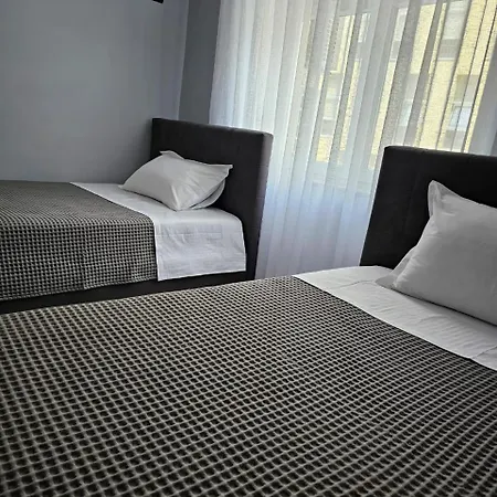 Edi's Apartments-cozy In The Center Апартаменты Тирана
