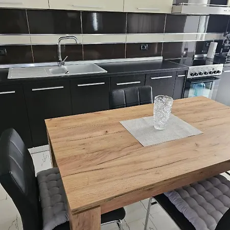 Edi's Apartment-cozy In The Center * Tirana