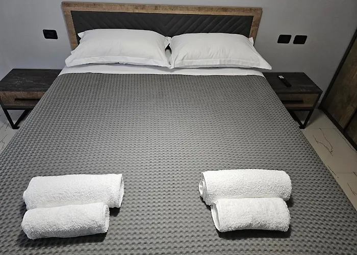 Edi's Apartments-cozy In The Center * Tirana