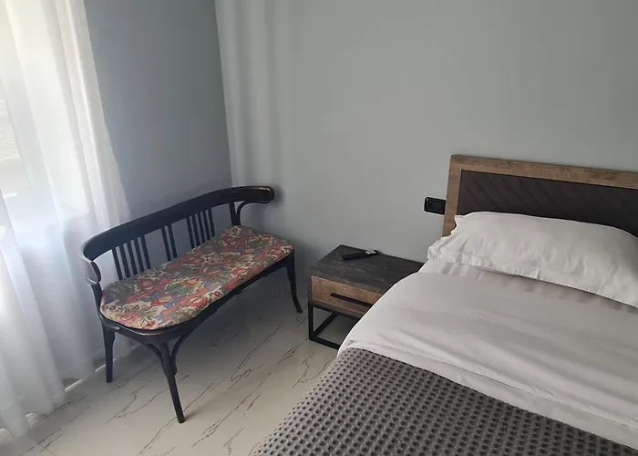 Edi's Apartments-cozy In The Center ティラナ